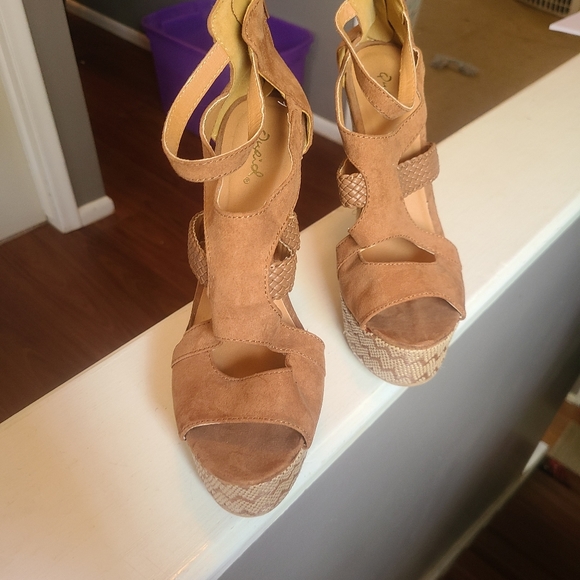 Camel Wedge Sandals - Picture 3 of 3